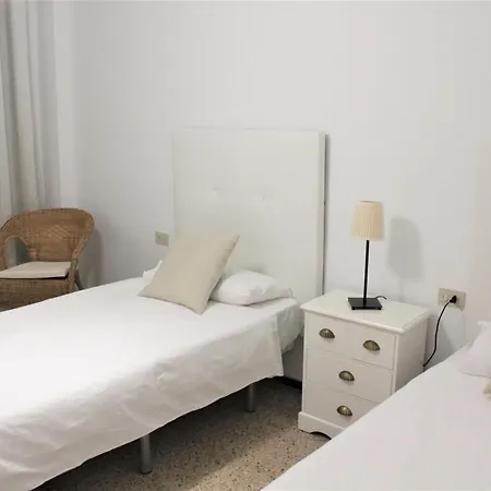 3 Bd By The Sea דירה *