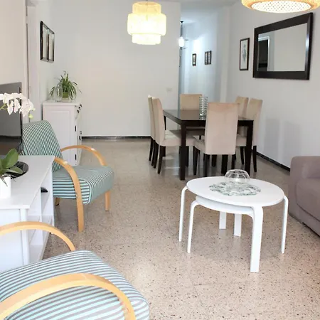 3 Bd By The Sea דירה *