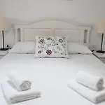 Apartment 3 Bd By The Sea